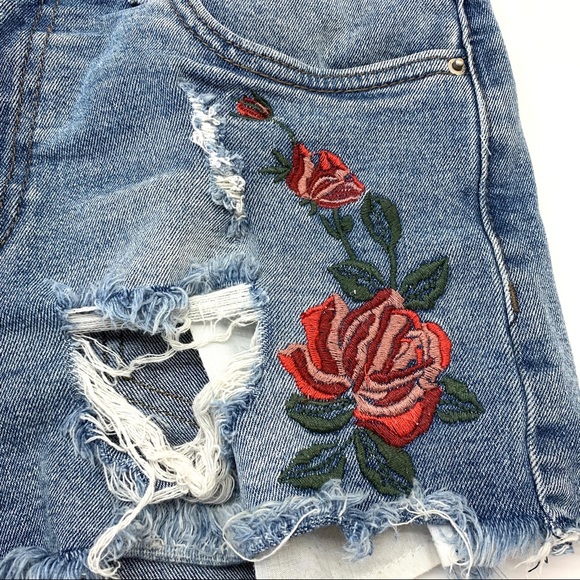 Urban Heritage high-rise distressed jean short (size 5 Junior/medium) - Picture 3 of 9